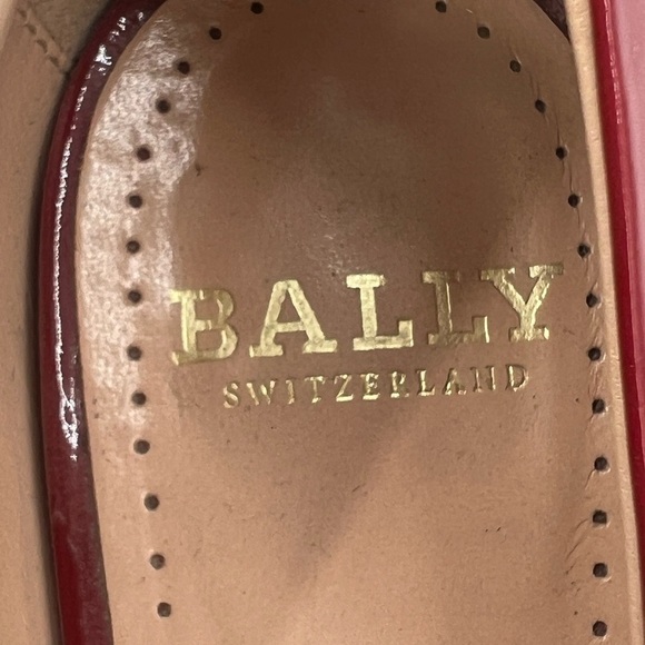 Bally Red Patent Ombrette Leather Pumps Size 35 Women’s - Picture 2 of 11